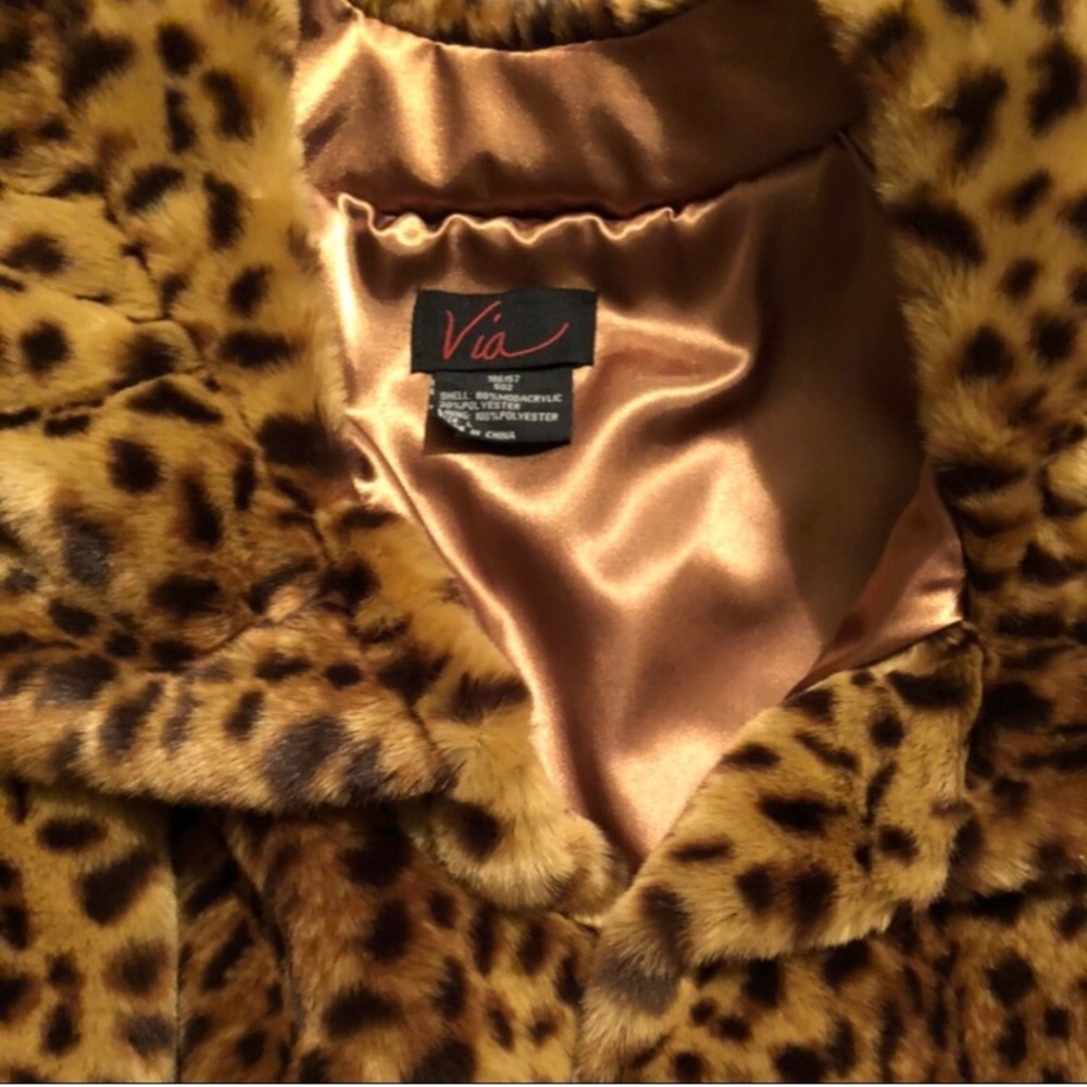 Via Leopard Print Short Coat - Picture 3 of 7